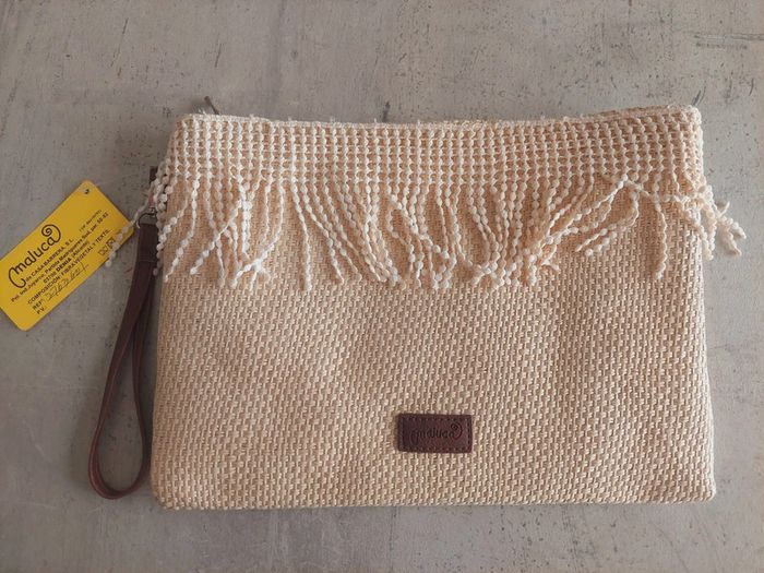 Pochette avec ance pour poignet