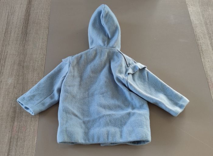 Manteau à capuche 18 mois bleu clair très bon état - photo numéro 4