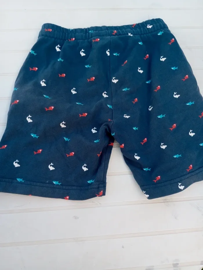 Short requin Kiabi de taille 8ans - photo numéro 2