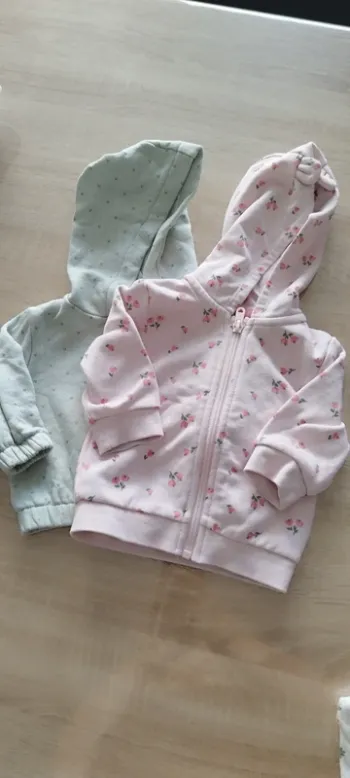 Lot de deux vestes bébé fille la Halle 3 mois Kiabi 3 mois