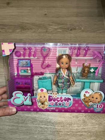 Évi Love vétérinaire