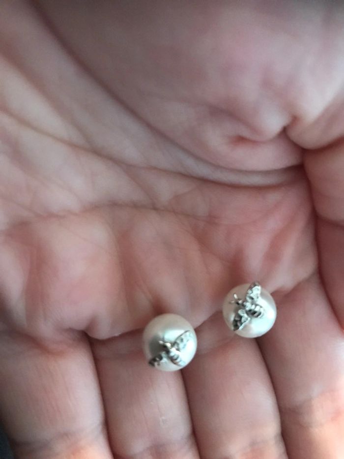 Boucle d’oreille perle abeille