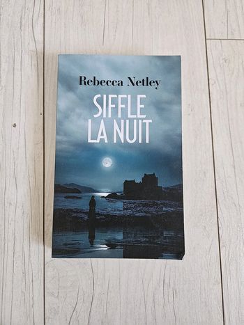 Livre roman d'ambiance et thriller "Siffle la nuit" de Rebecca Netley - broché