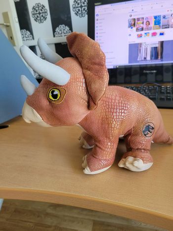 peluche Triceratops Jurassic World