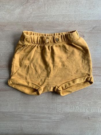 Short jaune