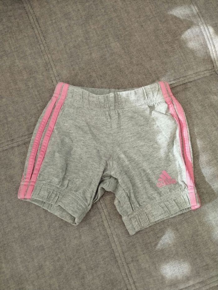 Short adidas 9/12 mois