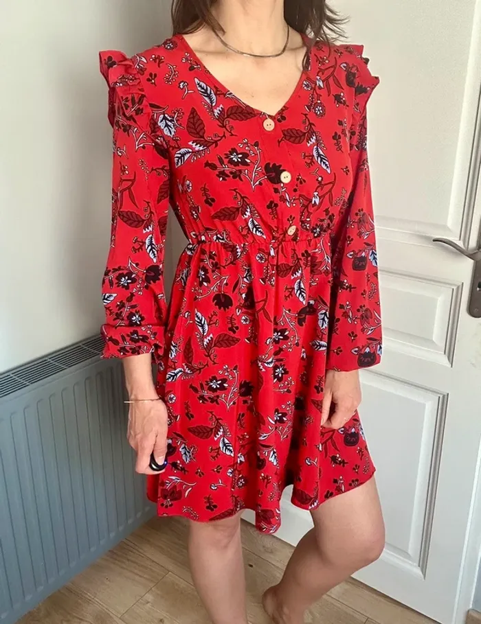 Magnifique robe rouge à fleurs fluide & cintrée - photo numéro 7