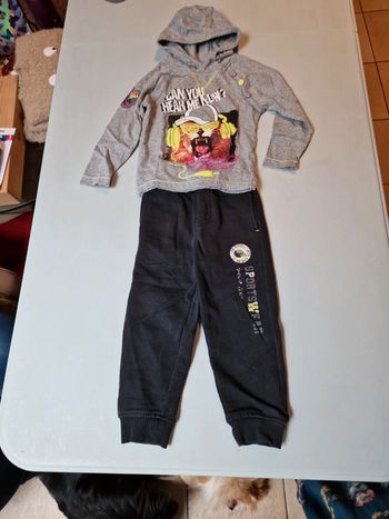 Ensemble pantalon + tee-shirt manches longues à capuche