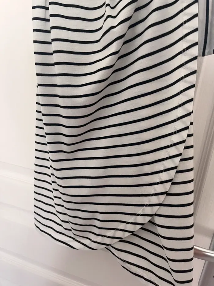 Robe cache coeur Jenniyer blanche et noire - photo numéro 4