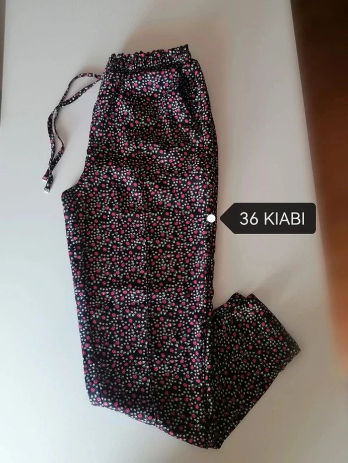 Pantalon polyester noir fleuri 36 Kiabi