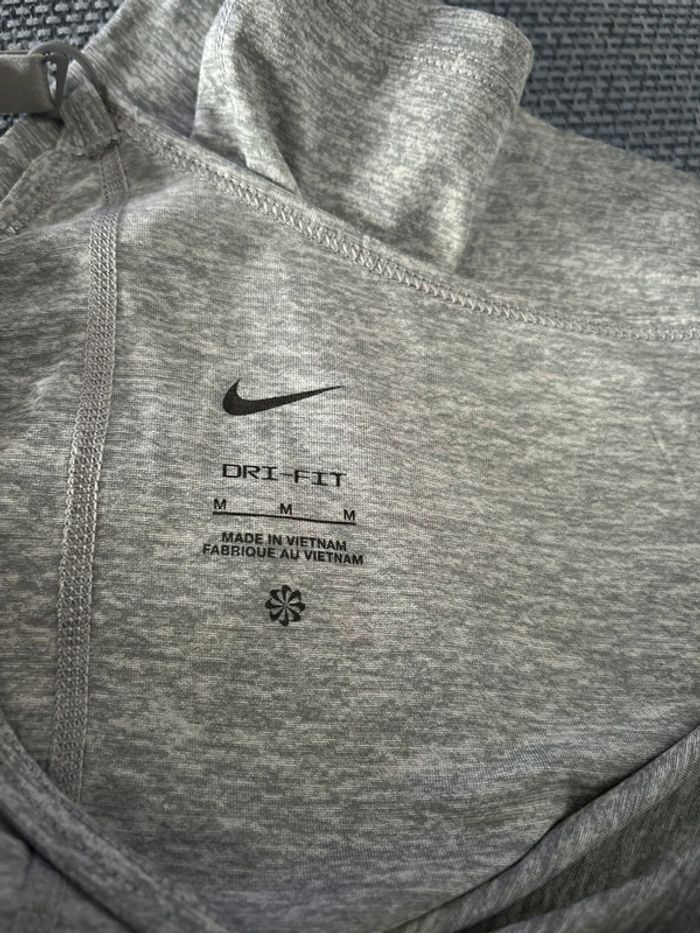 Débardeur Nike taille M neuf - photo numéro 13