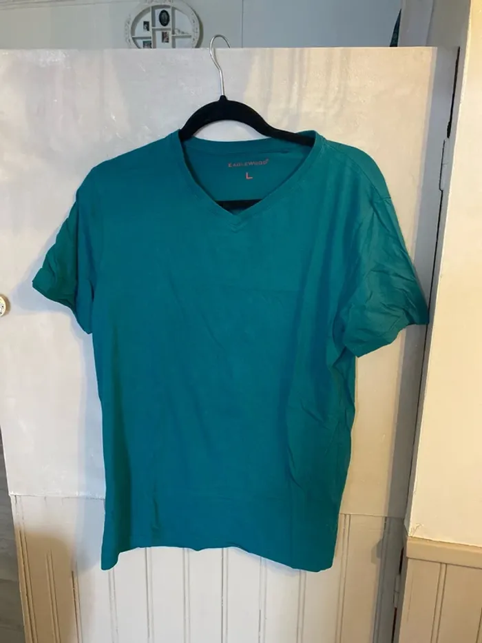 T-shirt col v