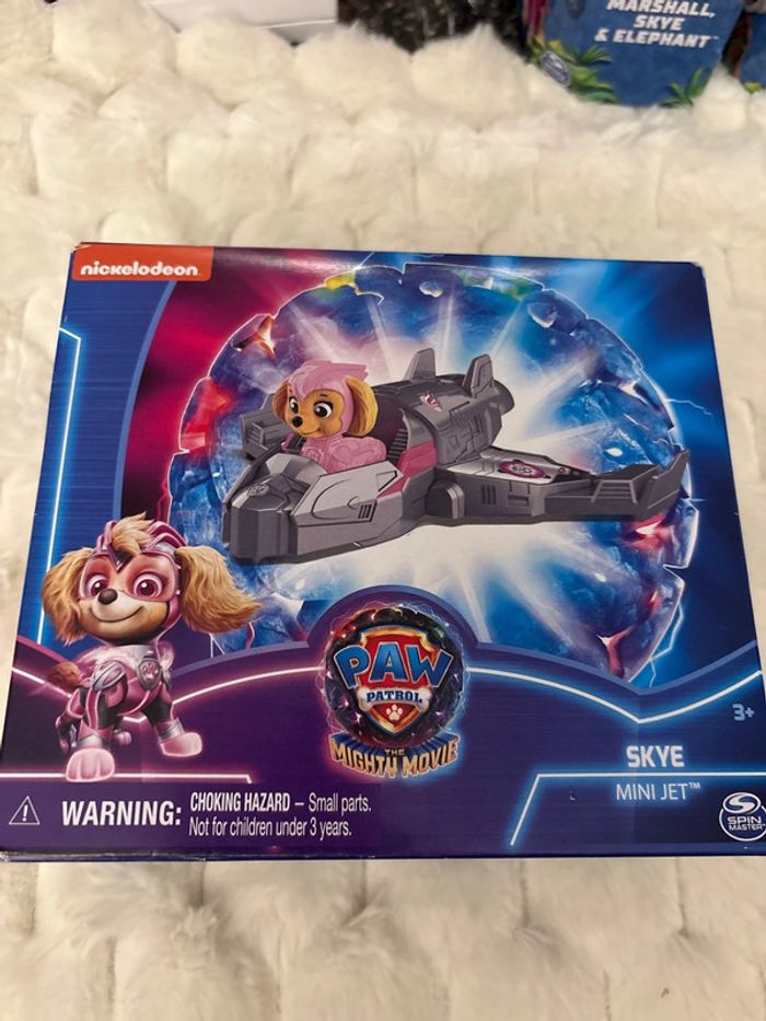 Vaisseau stella et figurine