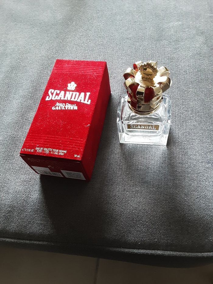Vaporisateur vide de 50ml avec sa boîte marque jean Paul gaultier Scandal