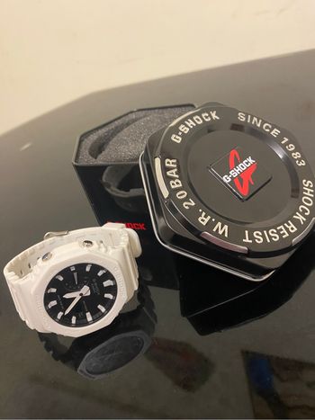 Montre G Shock blanche noire