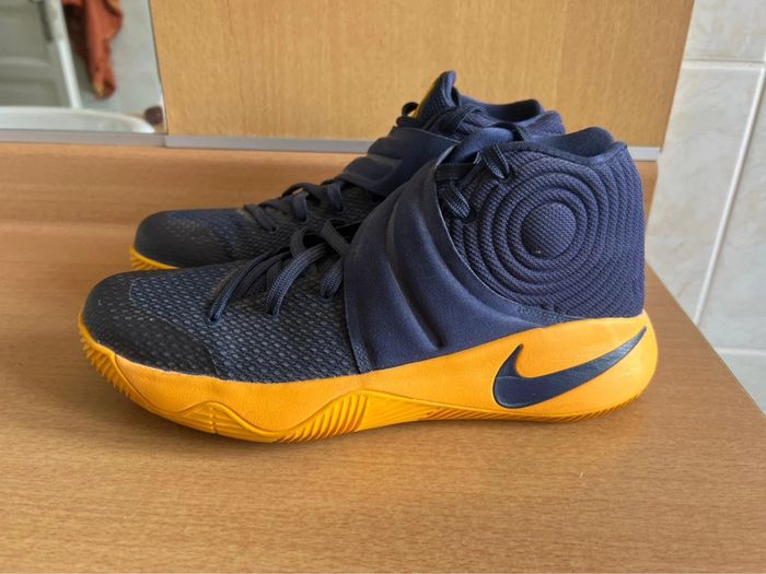 Nike Kyrie 2 Cavs - photo numéro 2
