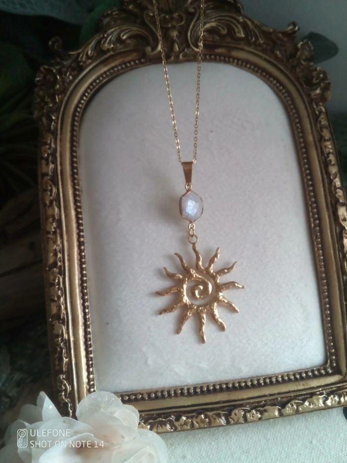 Collier pendentif pierre de lune et soleil - photo numéro 2