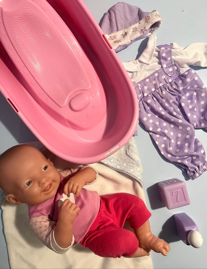 Bébé prend son bain - photo numéro 2