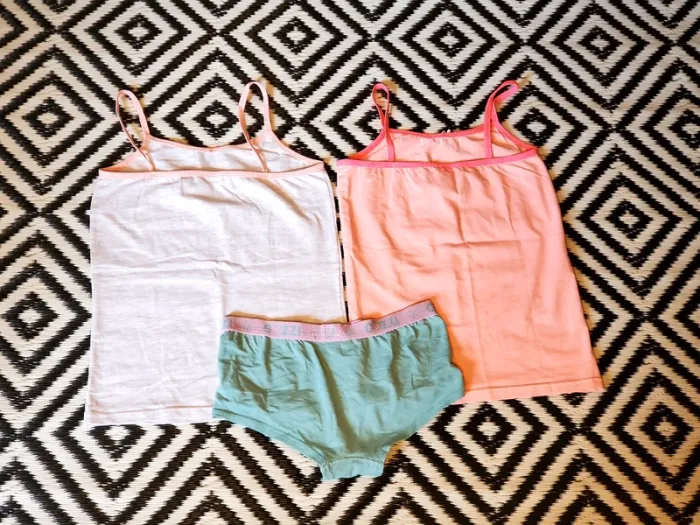 Lot de 2 maillots de corps en parfait état - photo numéro 2
