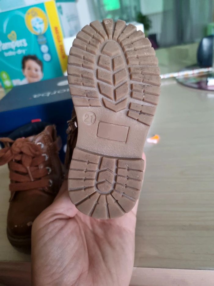 Chaussure montante T21 - photo numéro 3