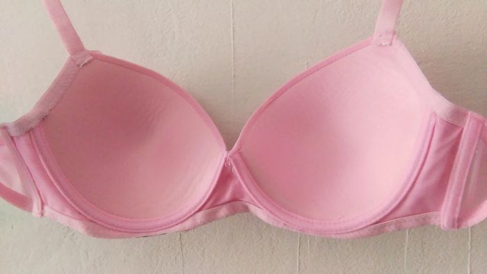 Soutien-gorge rose et broderies argentées - photo numéro 6