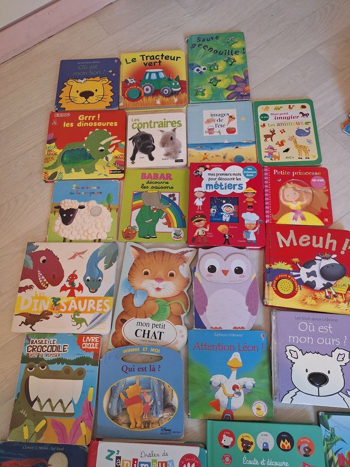 Gris lot de livres bebe