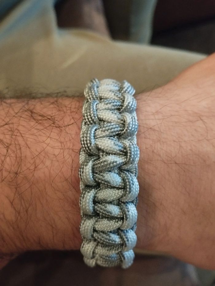 Bracelet de survie paracorde homme couleur gris - photo numéro 2