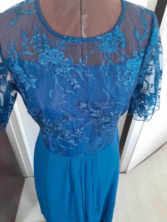 Jolie robe de cérémonie été mi mollet dentelles et drapée taille - photo numéro 4
