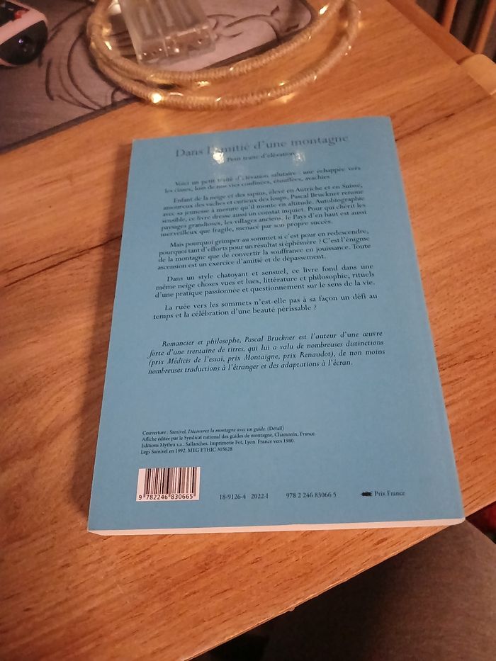 LIVRE DANS L AMITIE D UNE MONTAGNE DE PASCAL BERUCKER - photo numéro 2