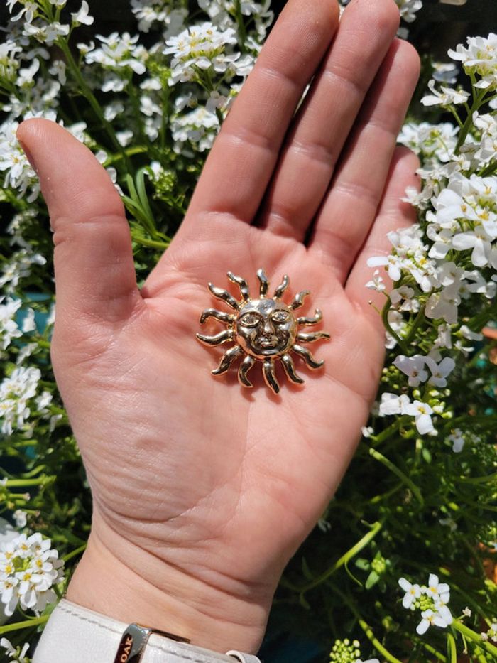 Broche soleil yeux zirconiums - photo numéro 6
