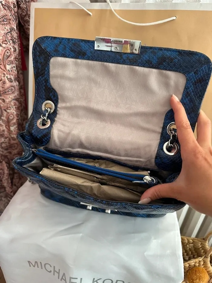 Sac à main Michael Kors modèle Sloan python bleu - photo numéro 10