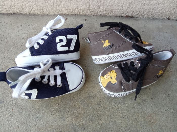 Lot de 2 paires de chaussures pour bébé garçon, Disney et autre , Simba, naissance à 6 mois environ , mi saison, taille 17,18 environ