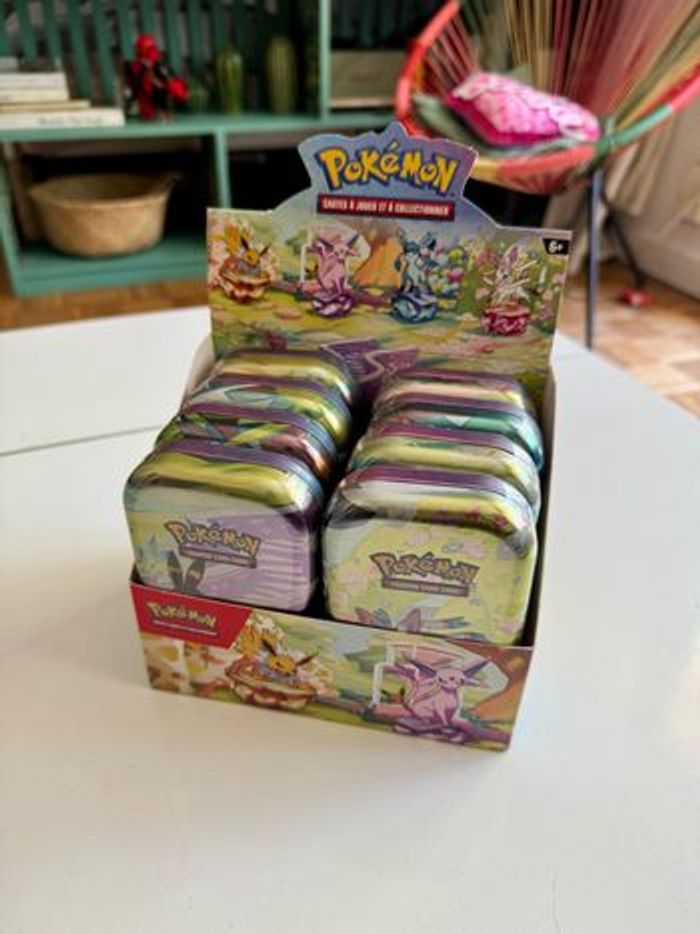 Display Mini Tins EV8.5 Evolutions Prismatiques