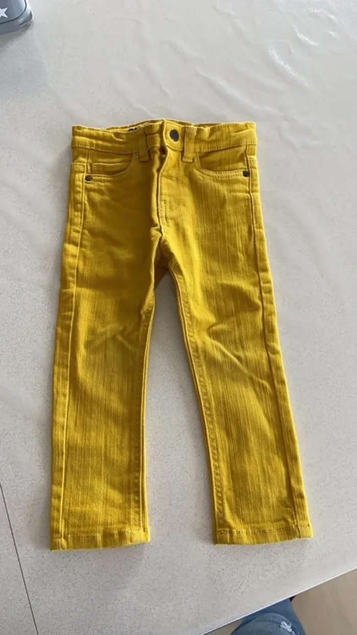 Jean taille 24 mois