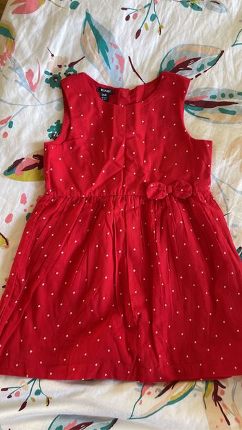 Robe fille 24 mois jamais servie