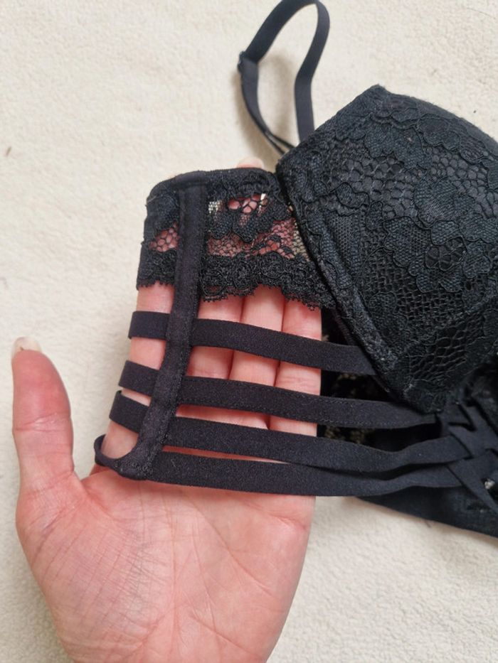 Jolie soutien-gorge noir en dentelle undiz taille 85A - photo numéro 3
