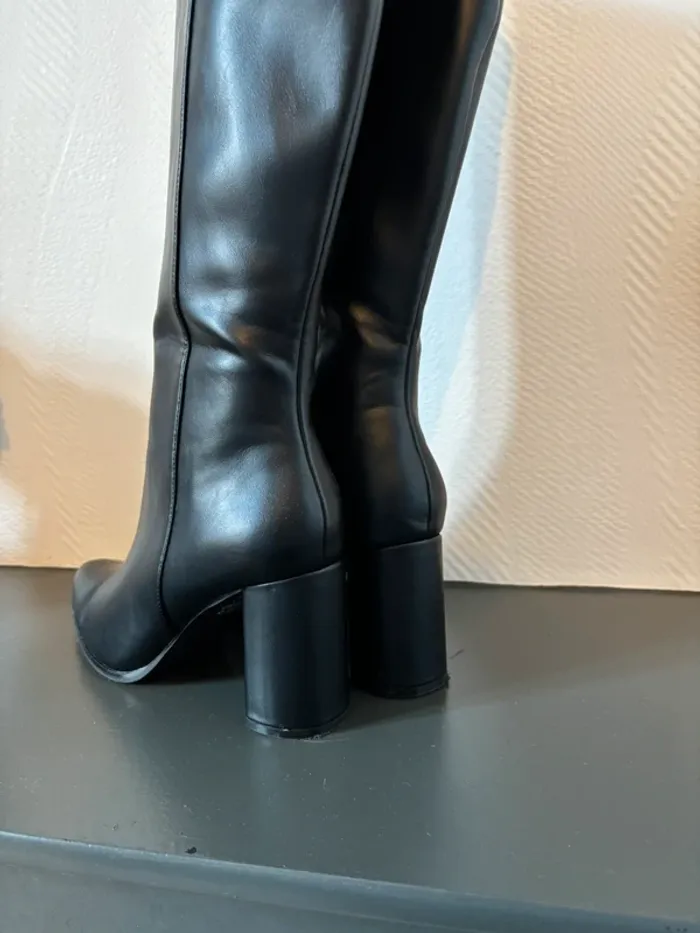 Bottes noires - photo numéro 4