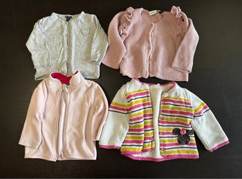 2 gilets + 2 pulls chauds 9 mois