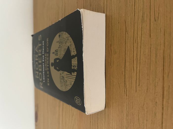 Crime en lettres d'or - Nora Roberts - photo numéro 4