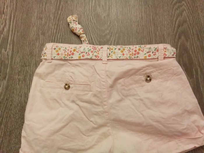 Short fille