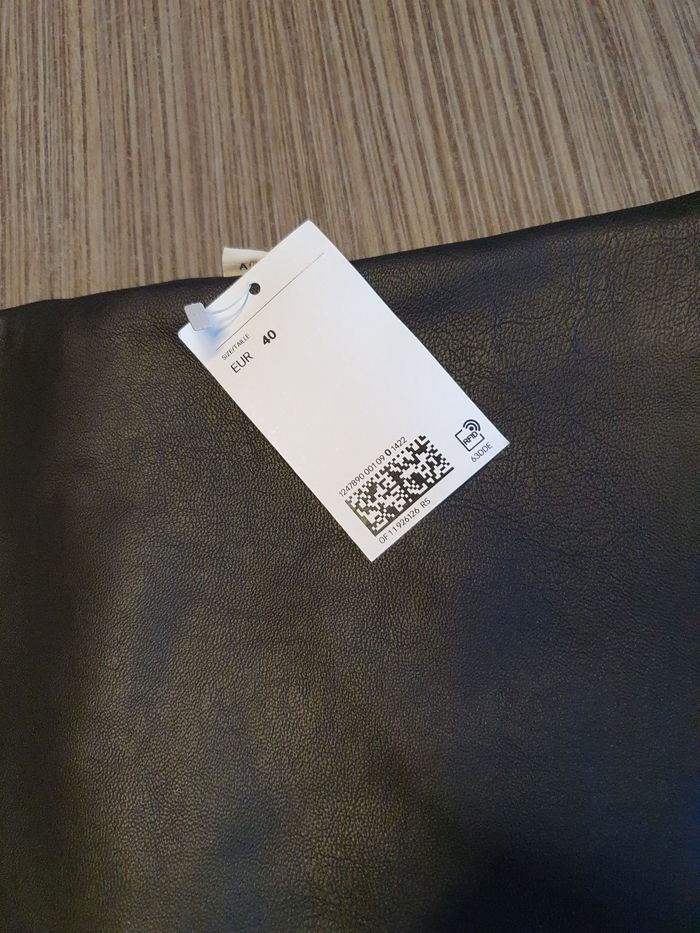 Magnifique Mini-Jupe en simili H&M 🖤 - photo numéro 6