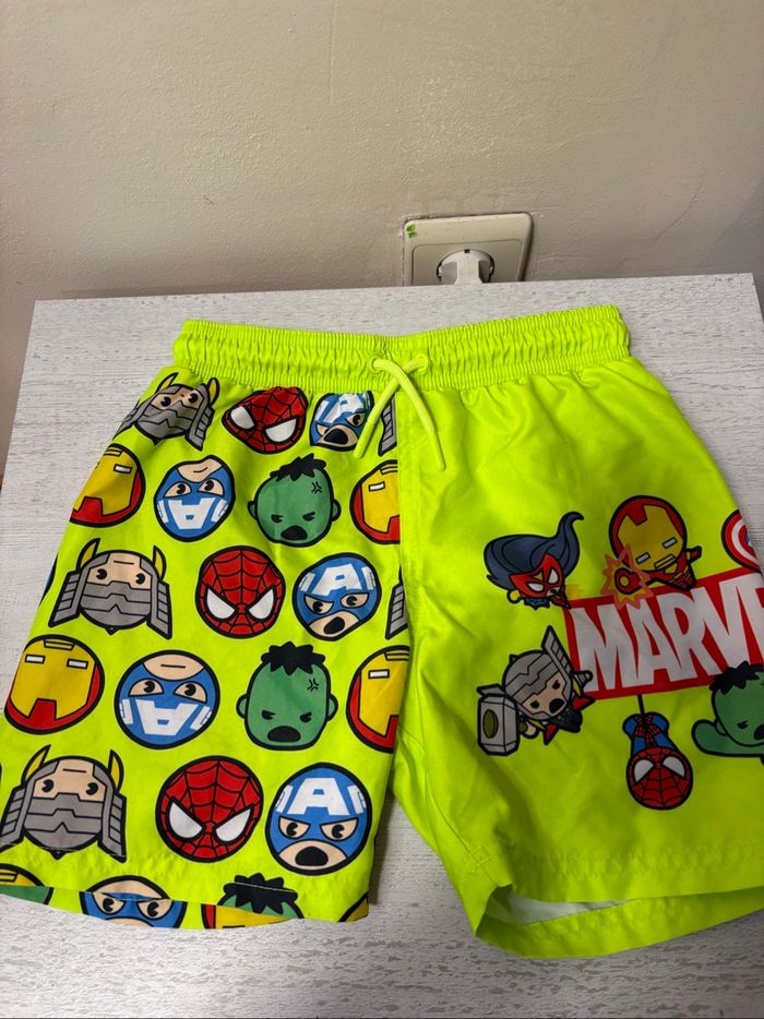 Short de bain garçon taille 122