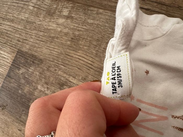 - Tee shirt Tape à l’œil (F) - 3 mois - Très bon état - photo numéro 2