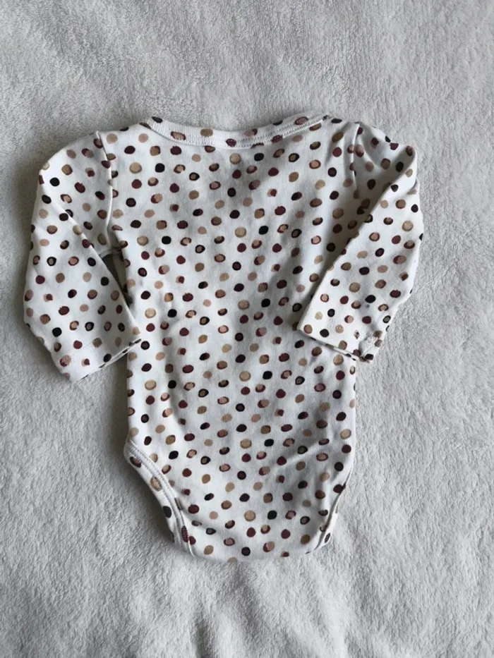 Lot du pareil au même 1 mois - photo numéro 9
