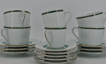 2 tasses à café + 4 tasses à petit-déjeuner.