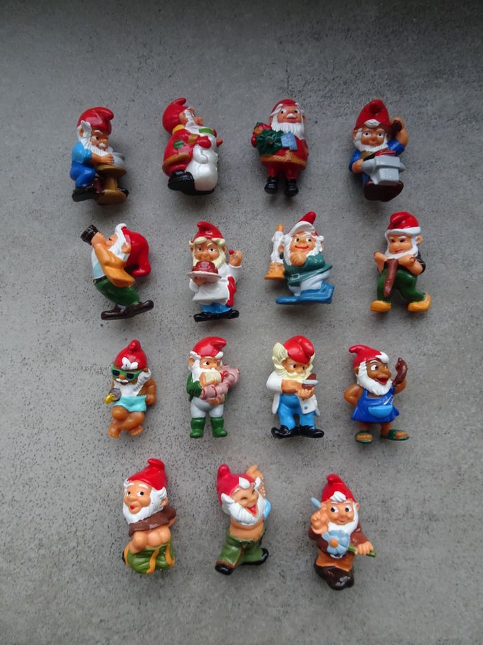Figurines kinder nains
