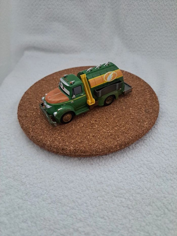 Camion Cars Chug Fuel
