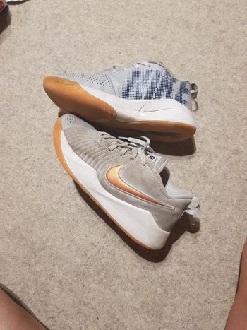 Baskets nike garçon p.36