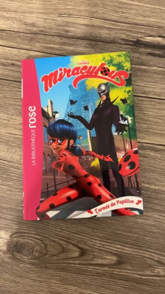 Livre « Miraculous - l’armée du papillon »