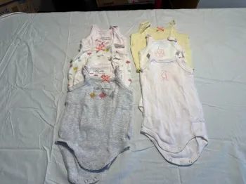 Lots de 7 bodies a bretelle